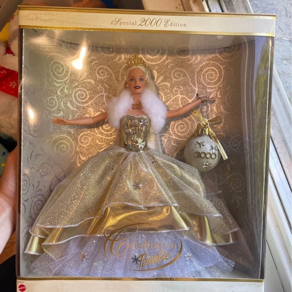 SPECIAL 2000 EDITION BARBIE DOLL